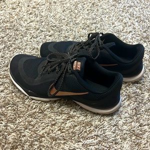 Nike size 8 black white gold